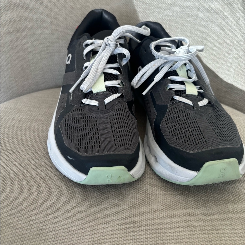 Oncloud onrunner women’s size 7.5 - Picture 5 of 5